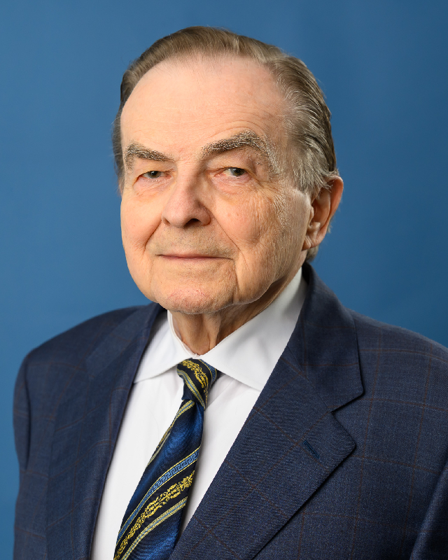 Headshot of Oleh Romanyschyn